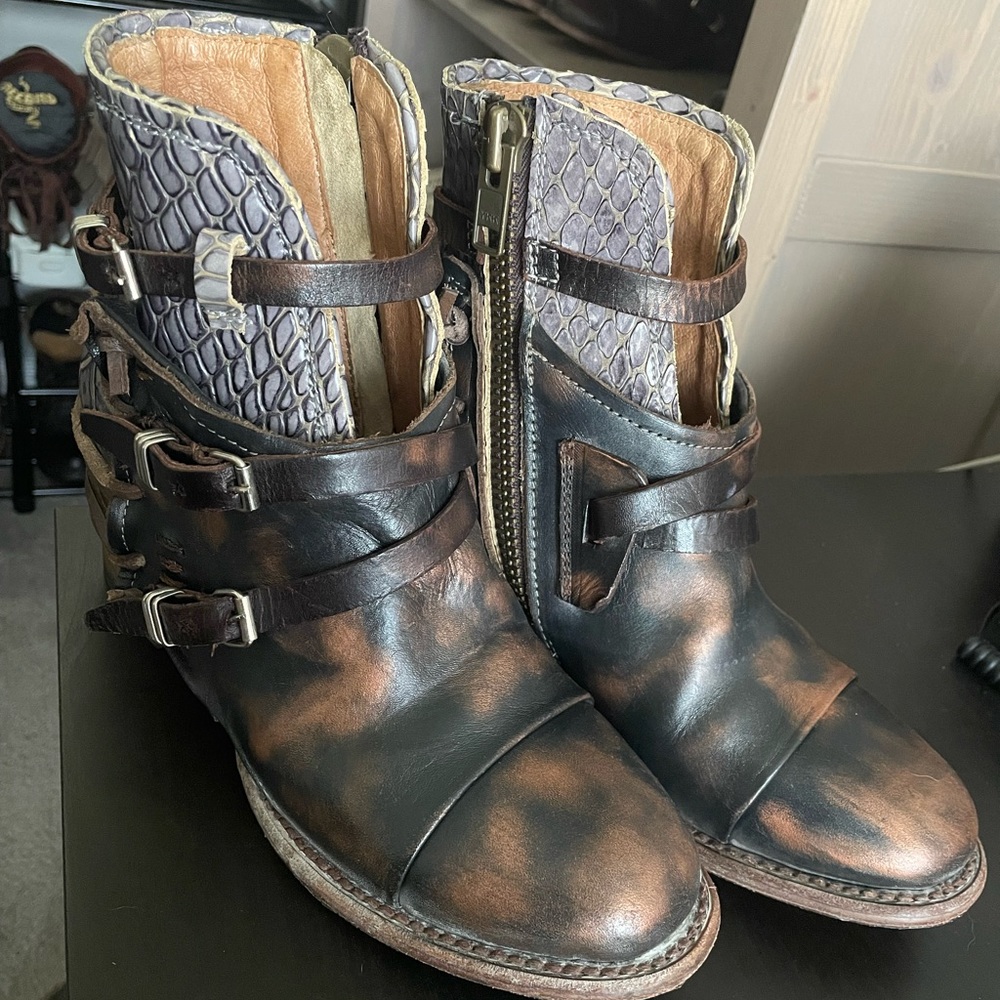 *SOLD* Freebird by Steven - Crue - Sz9